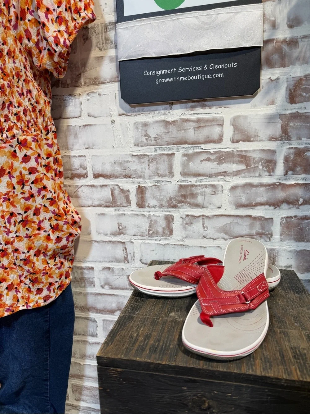 Clarks Red Women's Sandals with Contrast Stitching size 9